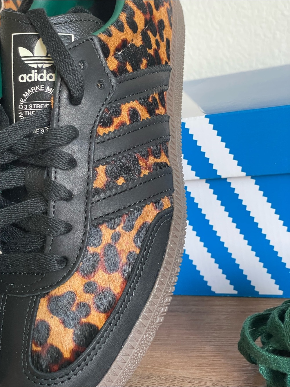 NWT Women’s Adidas Samba OG Sneaker Size 8 - Picture 4 of 8